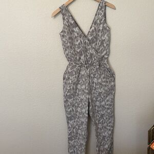 Anthro Sz XS Cloth and Stone Gray Camo Jumpsuit Sleeveless Crisscross
